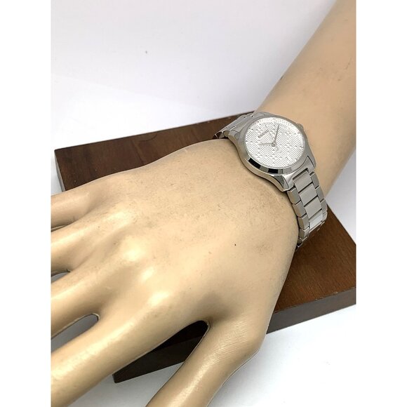 Gucci Women's Watch YA126551 G-Timeless Swiss Quartz Silver Dial Steel 27mm - Picture 5 of 14